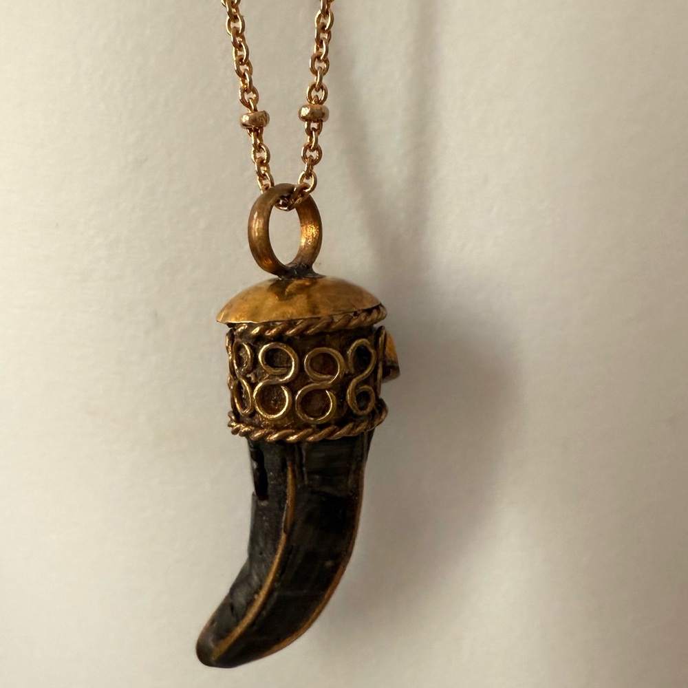 Gold black horn pendant Necklace with lava beads-NWT